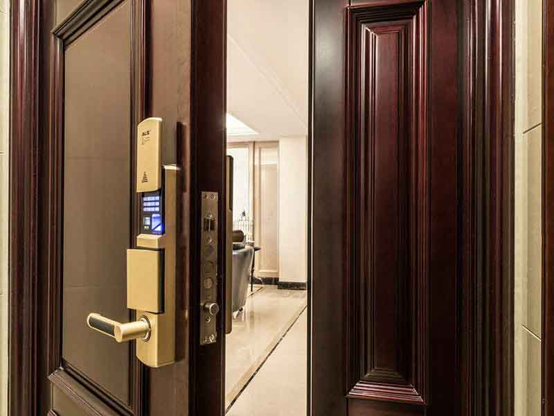  防盜門(mén)翻新噴漆大概多少錢(qián)，防盜門(mén)翻新怎樣除銹，防盜門(mén)翻新找誰(shuí)